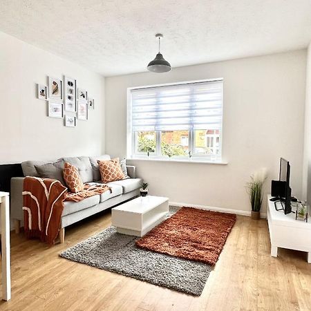 Luxury 2 Bed Apartment Stansted Airport Bishops Stortford Bishop's Stortford Bagian luar foto