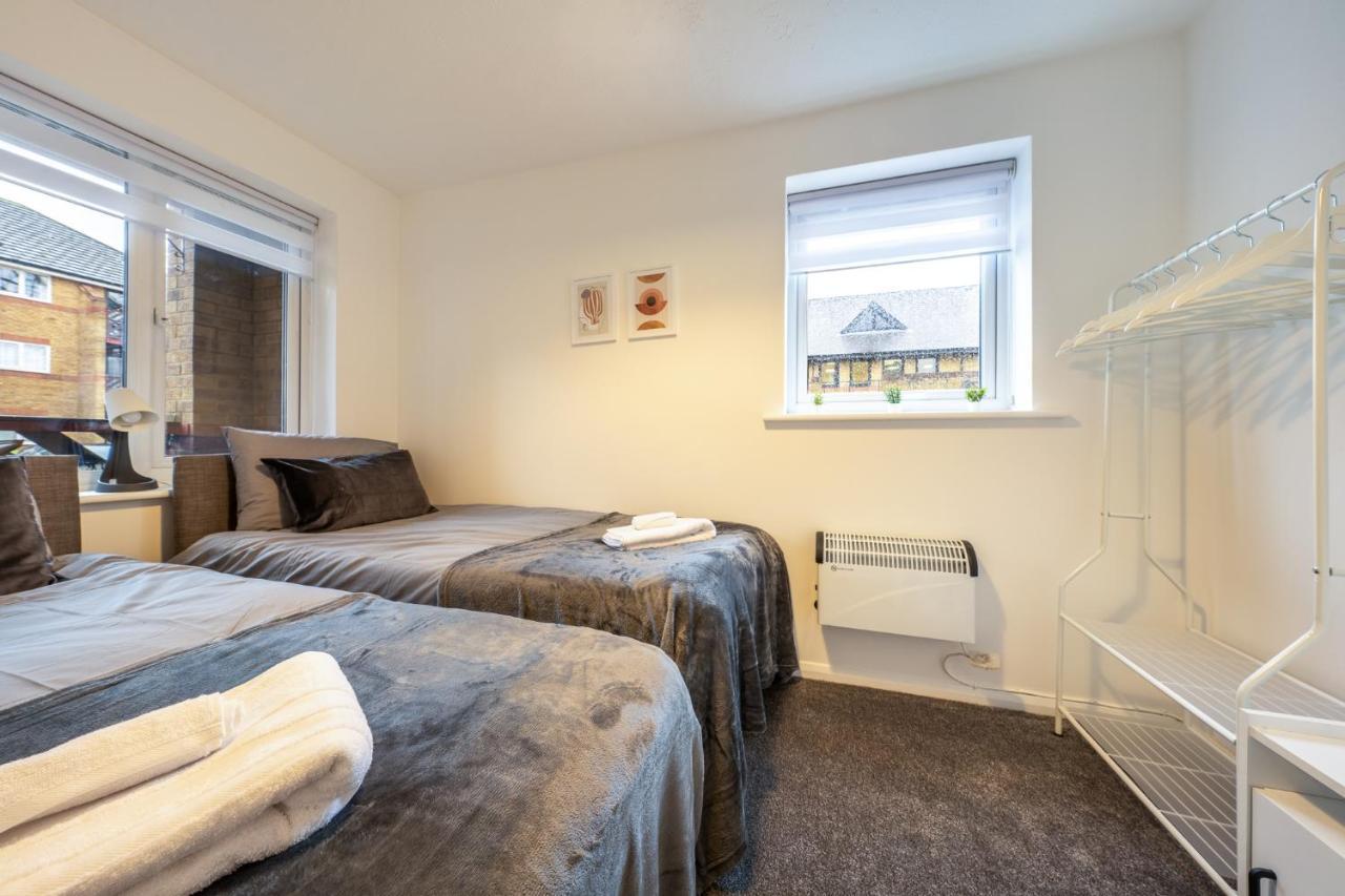 Luxury 2 Bed Apartment Stansted Airport Bishops Stortford Bishop's Stortford Bagian luar foto