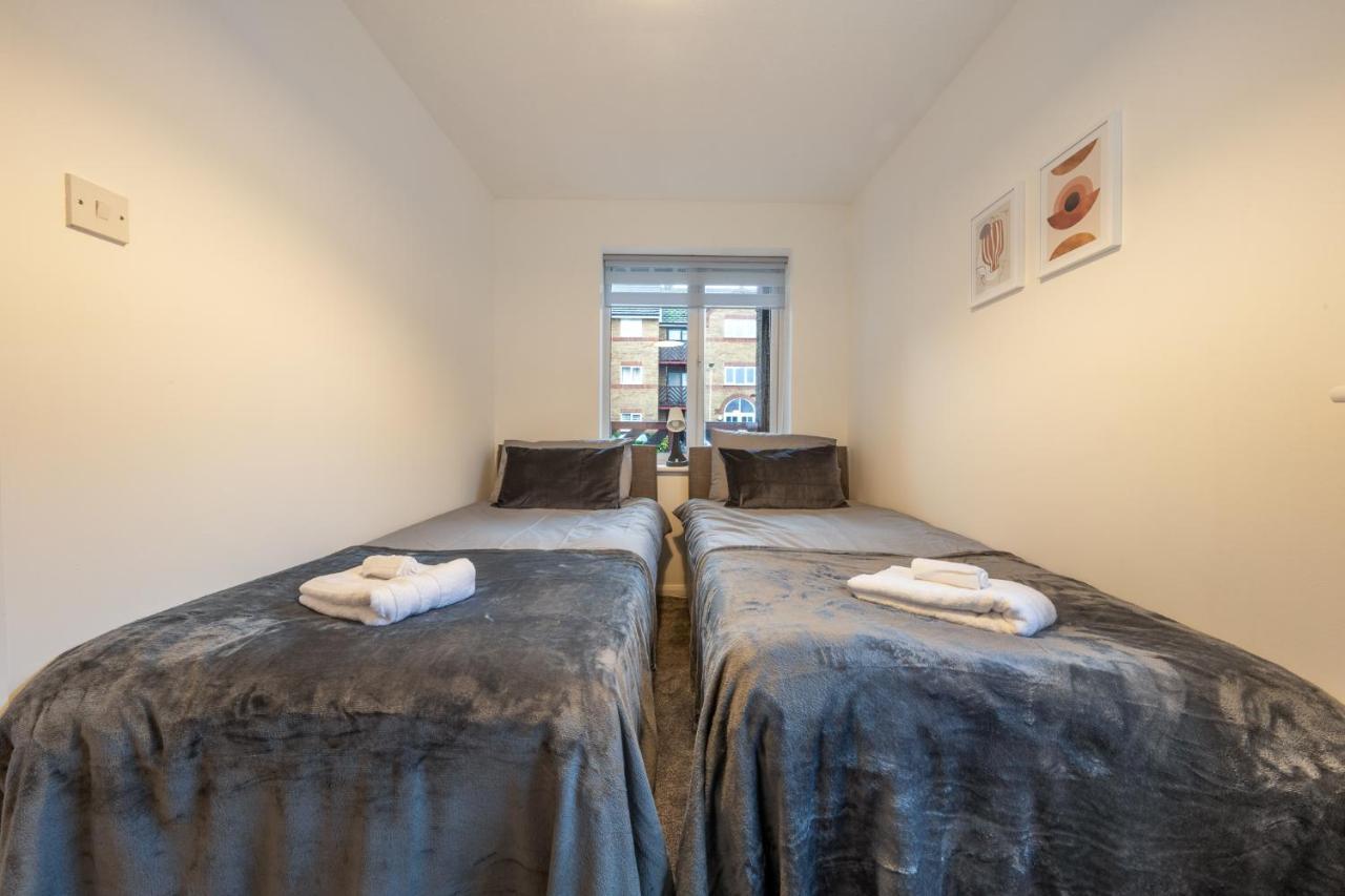 Luxury 2 Bed Apartment Stansted Airport Bishops Stortford Bishop's Stortford Bagian luar foto