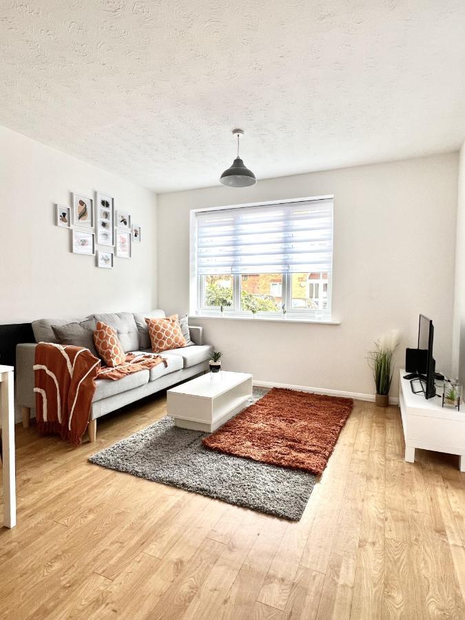 Luxury 2 Bed Apartment Stansted Airport Bishops Stortford Bishop's Stortford Bagian luar foto