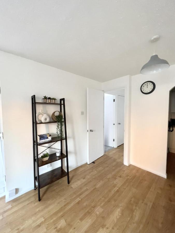 Luxury 2 Bed Apartment Stansted Airport Bishops Stortford Bishop's Stortford Bagian luar foto